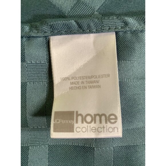 JC Penny Home Collection Blue Polyester 52 x 69" Rectangle Table Cloth Taiwana - Picture 2 of 4